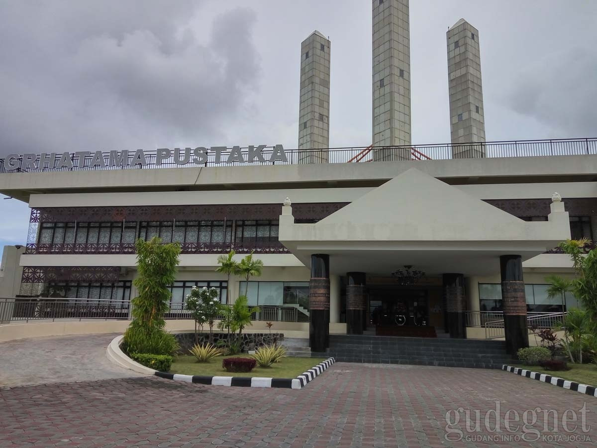 Perpustakaan Grhatama Pustaka