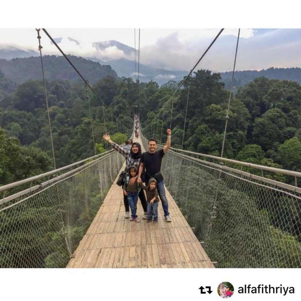 Situ Gunung Suspension Bridge