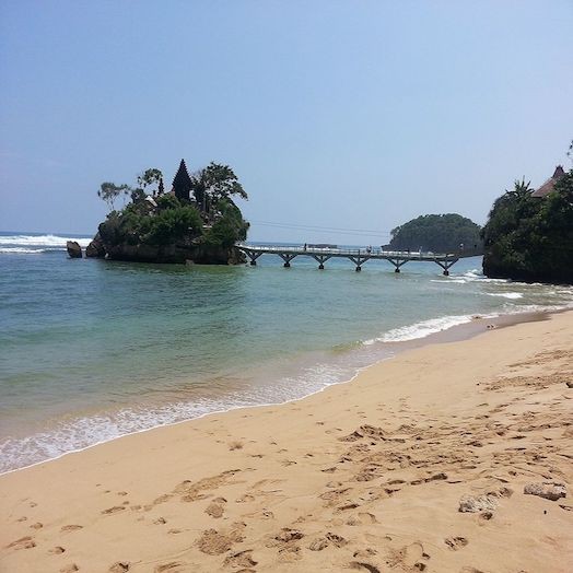 Pantai Balekambang